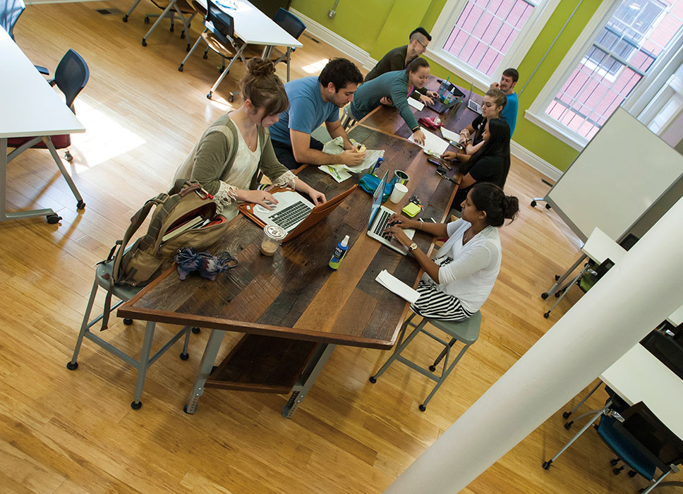 Students collaborating in VCU's da Vinci Center for Innovation